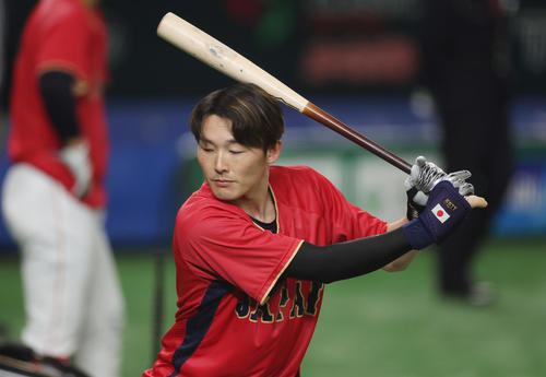 WBC】小指骨折の源田壮亮「いい打球が多かった」打撃練習再開 患部